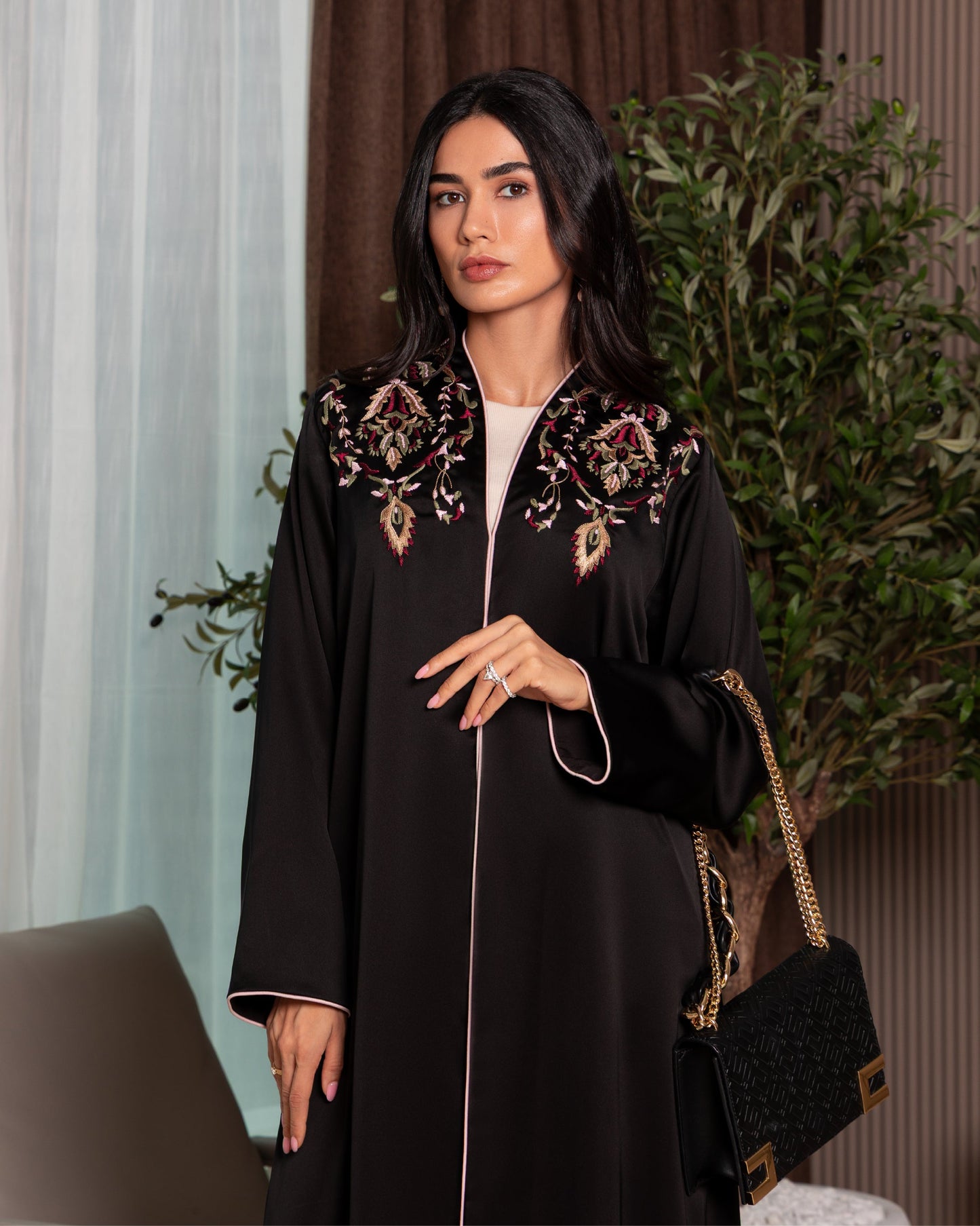 Alice Abaya — Black