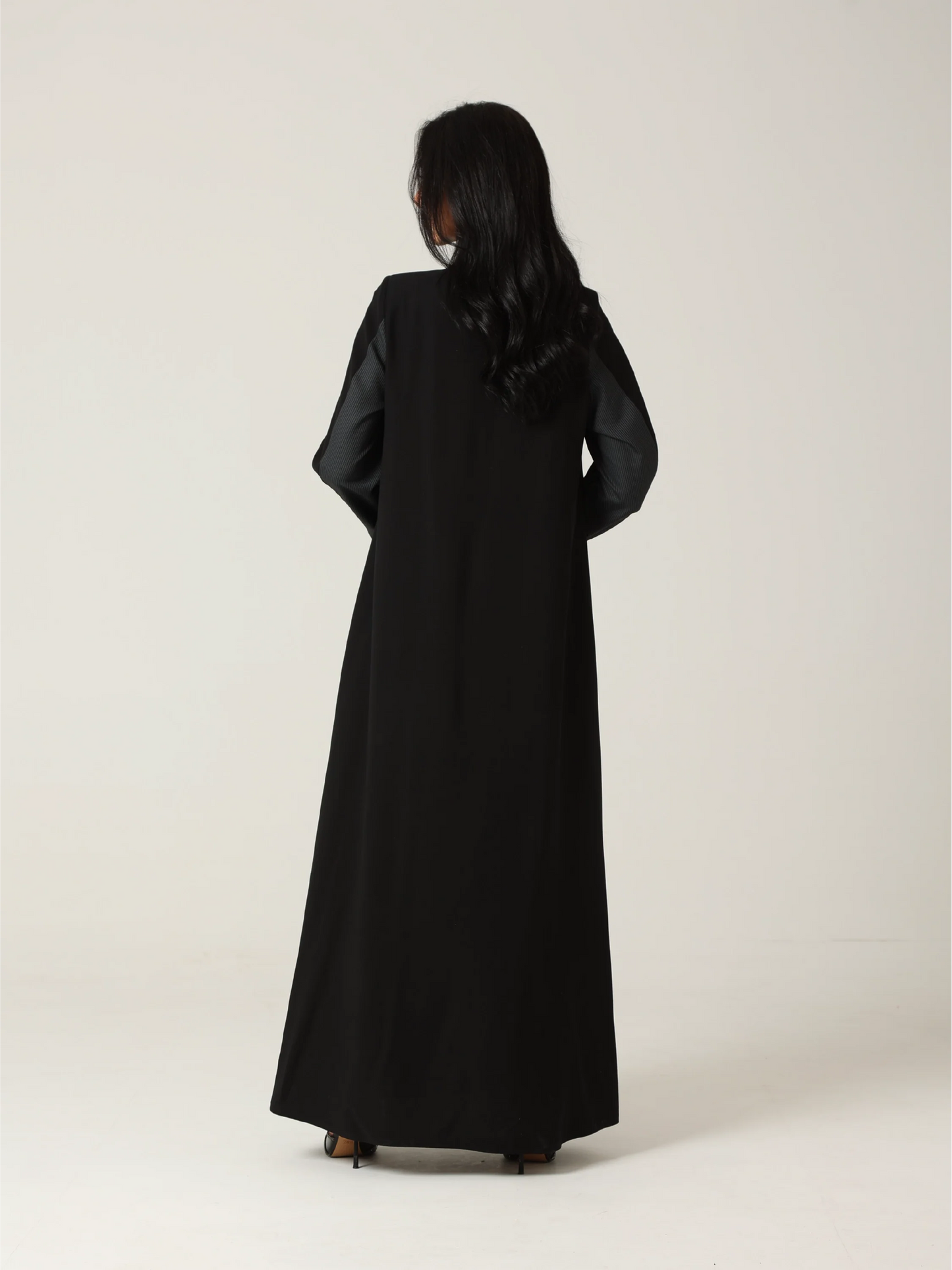 Mirna Abaya — Black